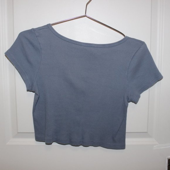 Urban Outfitters Cropped Blue Button Down Top - Picture 2 of 2
